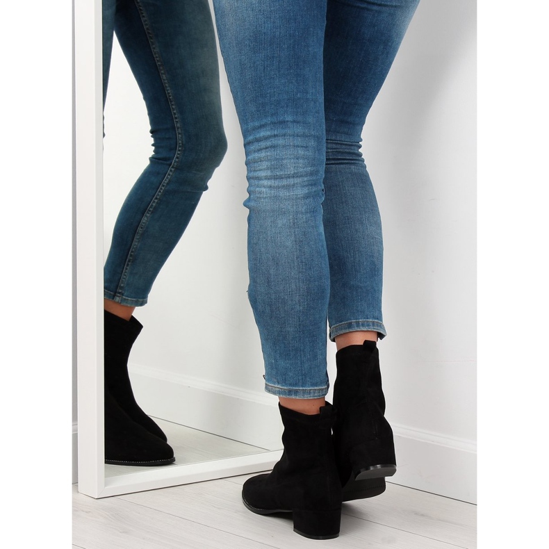 Černé kozačky na nízkém podpatku F184 Black černá 1