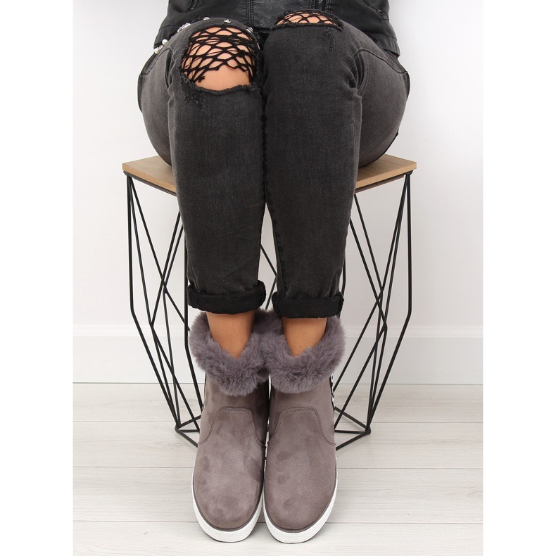 Šedé kotníkové tenisky NB252P šedá 1