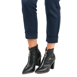 Elegantní černé kozačky černá 1 Elegantní černé kozačky černá 1