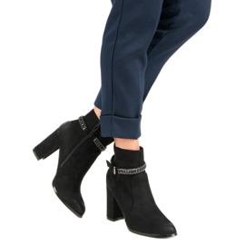 Semišové kozačky na vysokém podpatku od VINCEZA černá 1