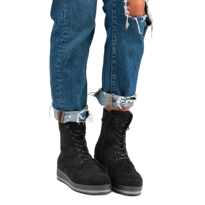 Teplé, svázané boty černý 1