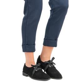 Černá vázaná obuv VICES černý 1