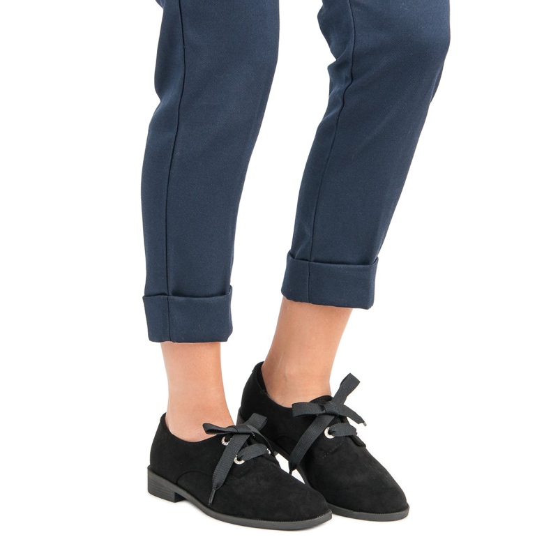 Černá vázaná obuv VICES černý 1