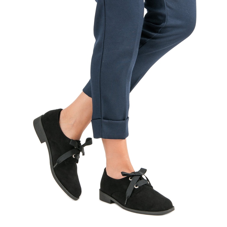 Černá vázaná obuv VICES černý 2