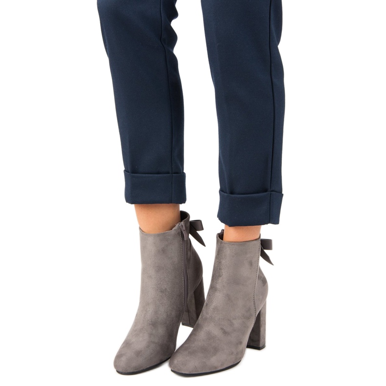 Ideal Shoes Stylové šedé kozačky šedá 2 Ideal Shoes Stylové šedé kozačky šedá 2