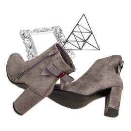 Ideal Shoes Stylové šedé kozačky šedá 1 Ideal Shoes Stylové šedé kozačky šedá 1