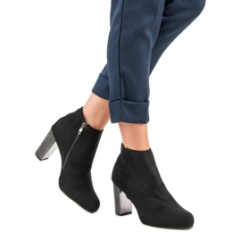 Elegantní kozačky na sloupek černá 1