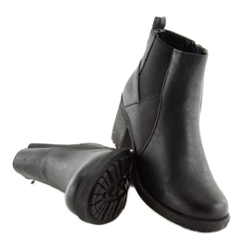 Černé kozačky na širokém podpatku 1032-1 Black černý 2