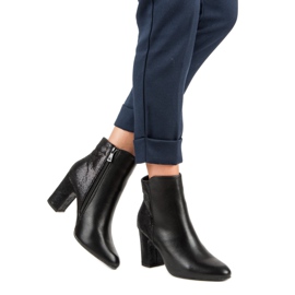 Kylie Černé kozačky na sloupku černá 1