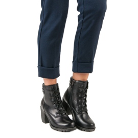 Vinceza Černé kožené kotníkové boty na vincezovém sloupku černá 1