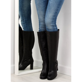 Černé boty na podpatku QT02P Black černá 2