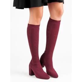 Prolamované boty na sloupku červený 2