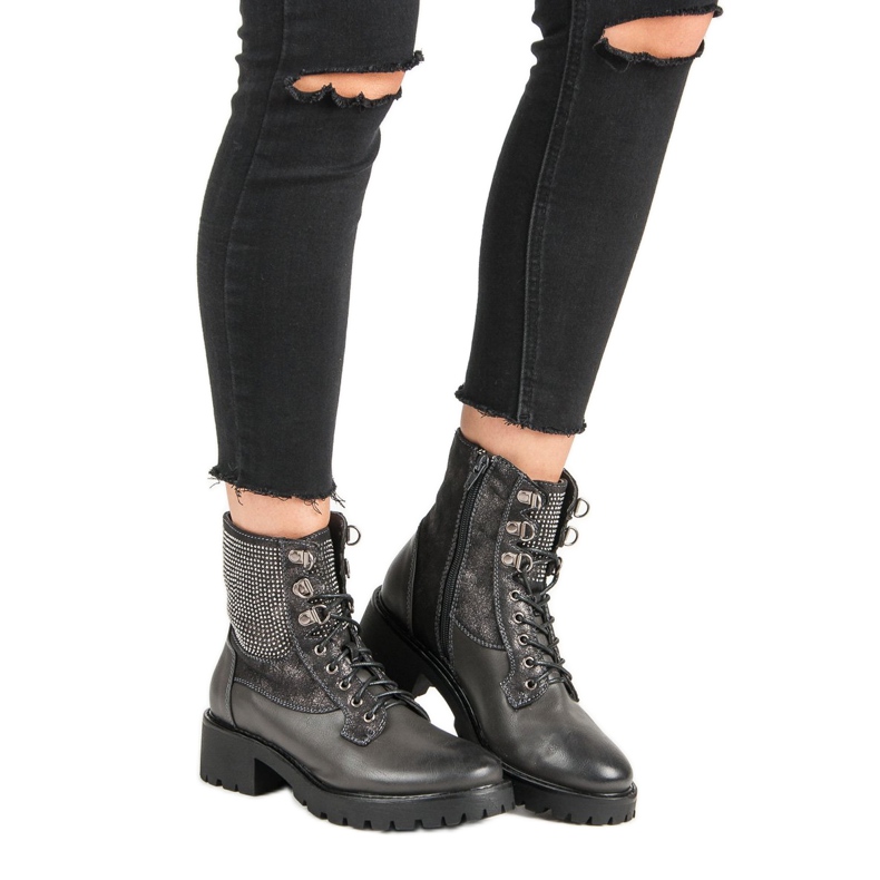 Ideal Shoes Přicházející pracovníci na platformě zelený 2
