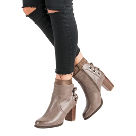 Super Mode Elegantní kozačky na sloupek hnědý 2 Super Mode Elegantní kozačky na sloupek hnědý 2