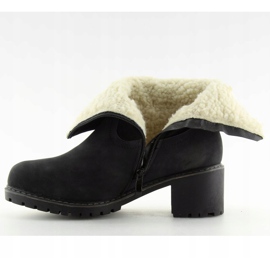 Černé boty izolované jehněčí černou NC726 Black černá 1