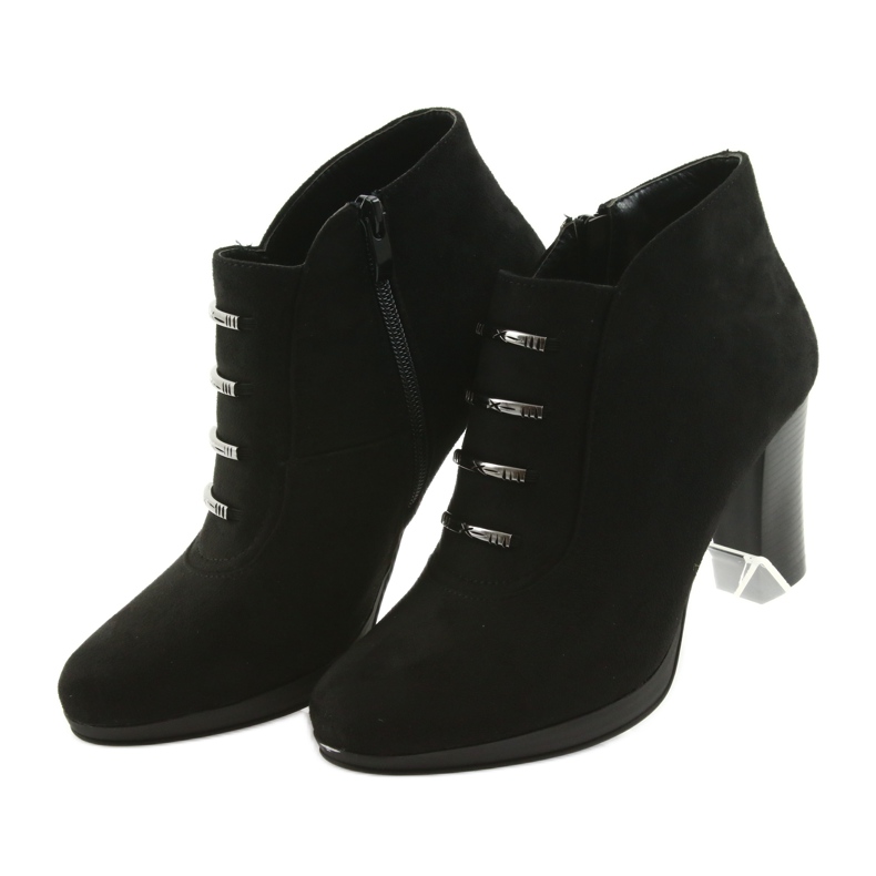 M.Daszyński Na sloupku semišové kozačky Daszyński černý 3