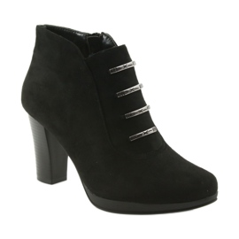 M.Daszyński Na sloupku semišové kozačky Daszyński černý 1