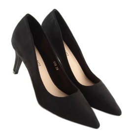 Čerpadla na černém kolíku 539 Black černá 1