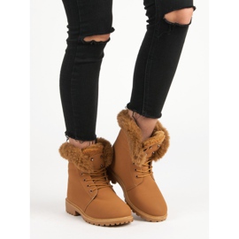 Velbloudí lovci s kožešinou hnědý 1