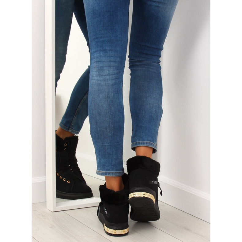 Černé izolované tenisky W19-25 černé černá 2