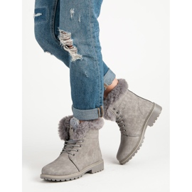 Světle šedé lapače s kožešinou šedá 2 Světle šedé lapače s kožešinou šedá 2