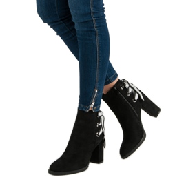 Ideal Shoes Módní kozačky na sloupek černý 2