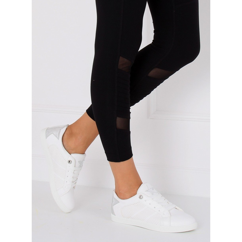 Bílé tenisky s hvězdou A6213 BÍLÁ / STŘÍBRNÁ bílý 1 Bílé tenisky s hvězdou A6213 BÍLÁ / STŘÍBRNÁ bílý 1