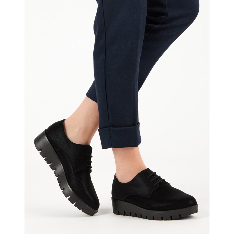 Comer Šněrovací boty černý 1