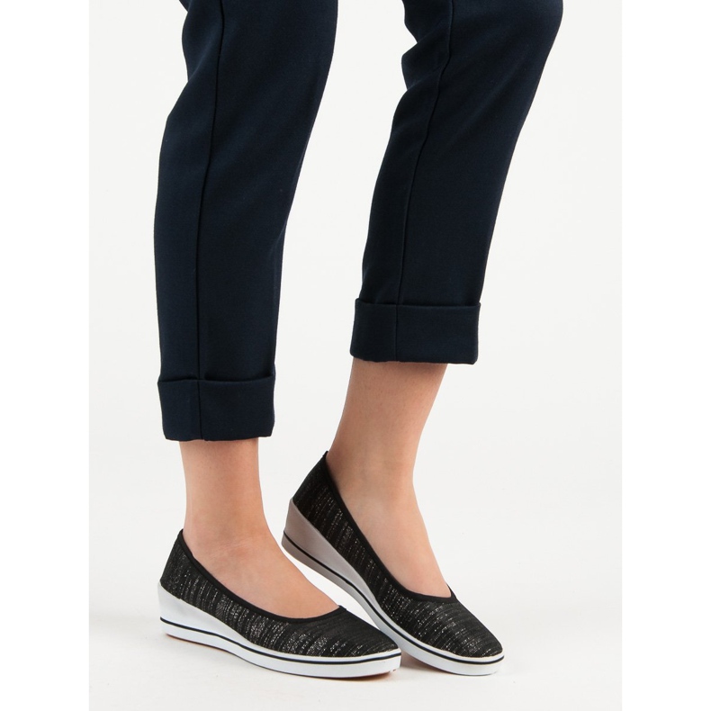 Comer Černá Baletka Na Klínu 1