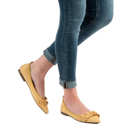 Corina Semišové balerínky s volánkem žluť 2