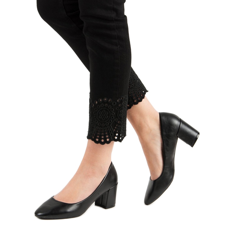 Ideal Shoes Klasické černé lodičky černá 2 Ideal Shoes Klasické černé lodičky černá 2