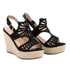 Top Shoes Prolamované klínové sandály černá 1