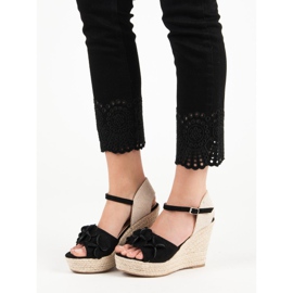 Top Shoes Černé sandály s květinami černý 2