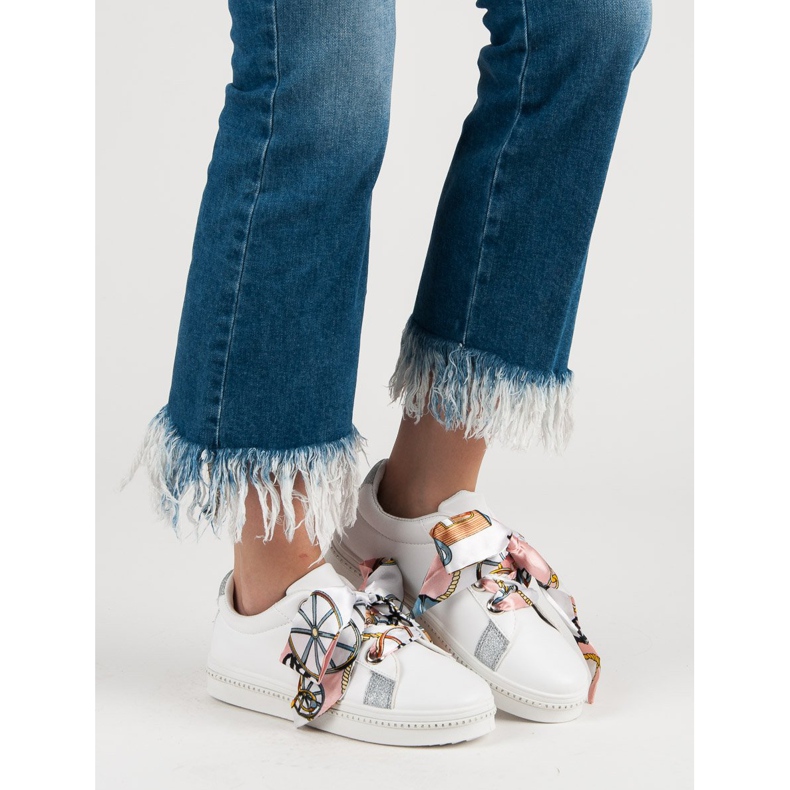 Sportovní obuv svázaná stuhou bílý 2 Sportovní obuv svázaná stuhou bílý 2