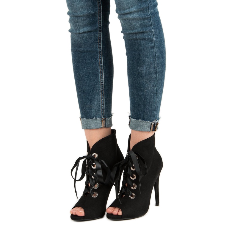 Bestelle Svázané boty s otevřenou špičkou černá 1