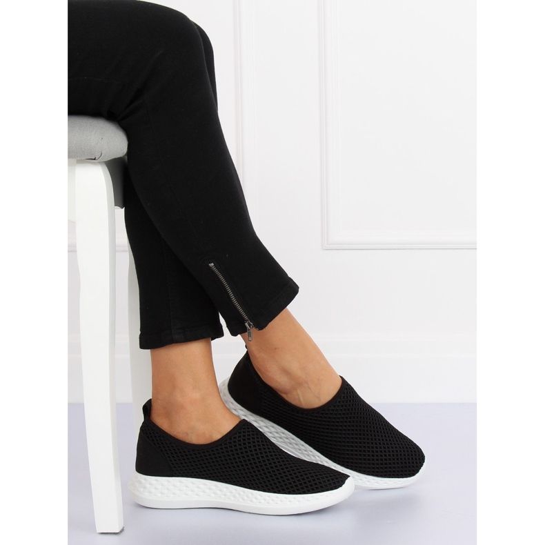 Černá sportovní obuv NB270P Černá černý 1