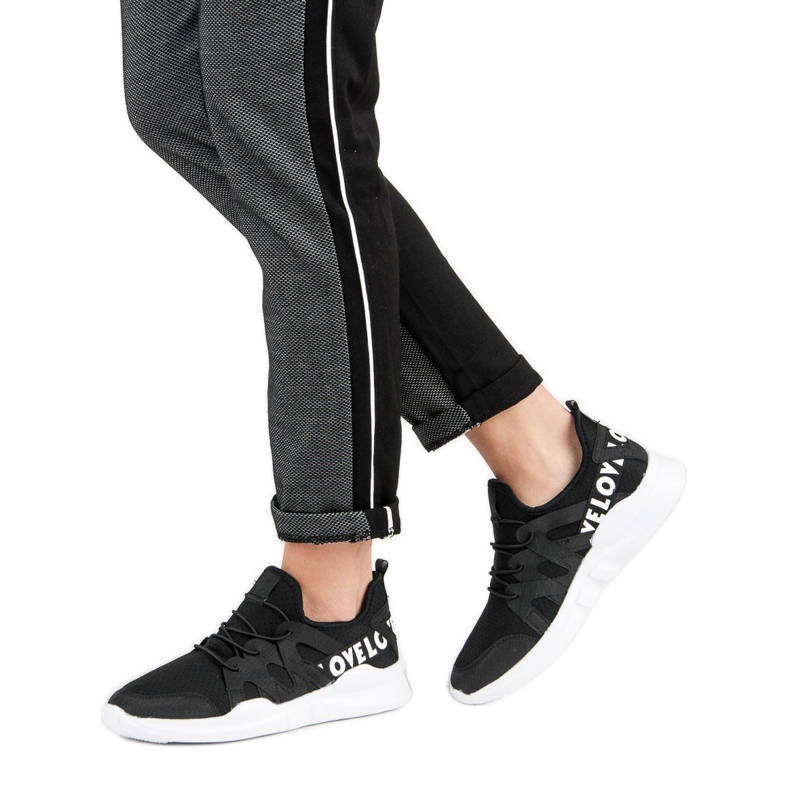 Černá textilní sportovní obuv 1