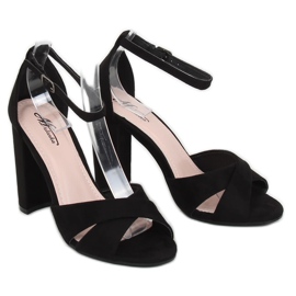 Černé sandály na sloupku. 369-34 Black černý 1