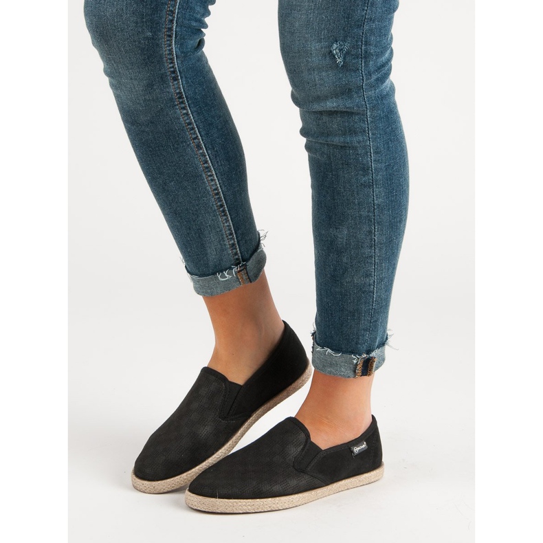 Černé slipy MCKEYLOR černý 2