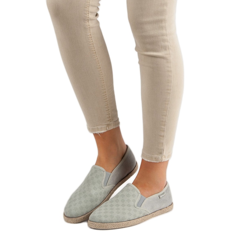 MCKEYLOR šedé slipy šedá 1