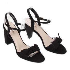 Černé sandály na sloupku GH1508 Black černá 1