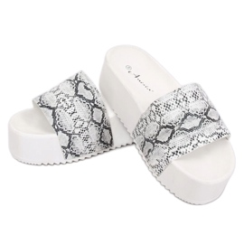 Bílé pantofle na vysoké podrážce N-32 White Snake bílý 2