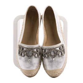 Ideal Shoes Stříbrné espadrilky s ornamenty šedá 1
