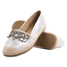 Ideal Shoes Stříbrné espadrilky s ornamenty šedá 2