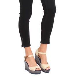 Béžové sandály na klínovém podpatku 9079 Béžová béžový 2 Béžové sandály na klínovém podpatku 9079 Béžová béžový 2