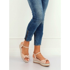 Béžové sandály na klínovém podpatku B126 Béžové béžový 2