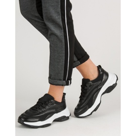 Šněrovací sportovní obuv černá 1