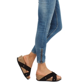 Černé klínové pantofle G1560 černý 1