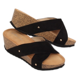 Černé klínové pantofle G1560 černý 2