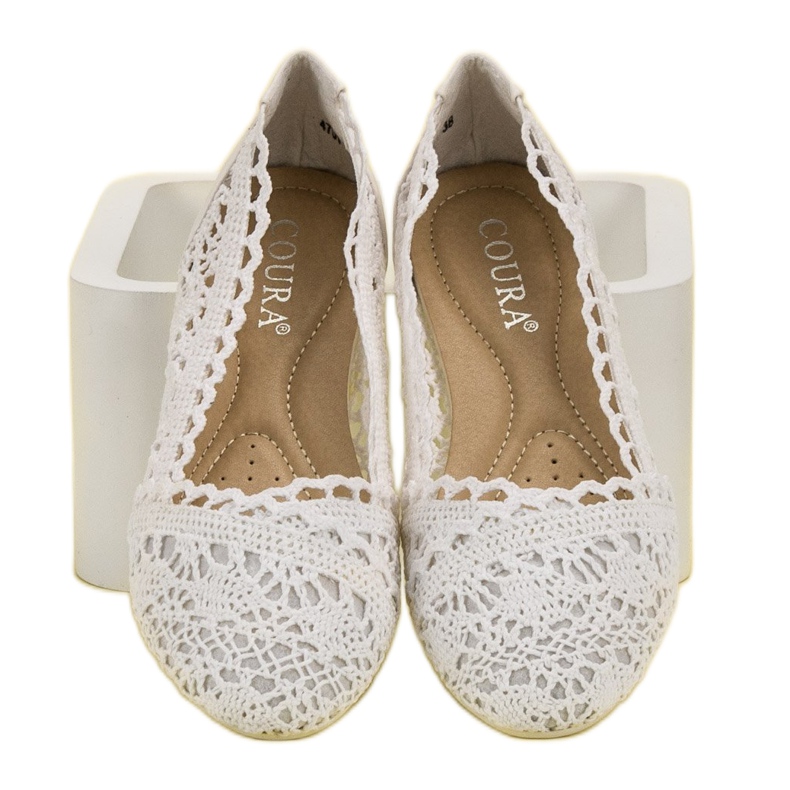 Coura Bílé krajkové balerínky bílý 1